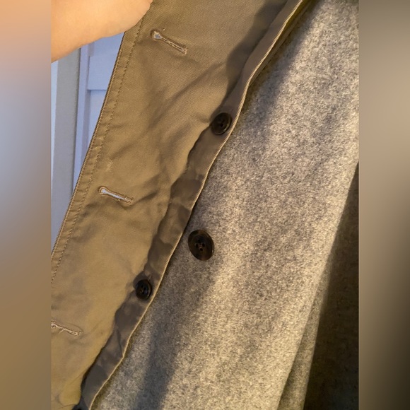 GAP layered trench coat. Beige gray & yellow lining. Removable layer Size: M - Picture 4 of 12